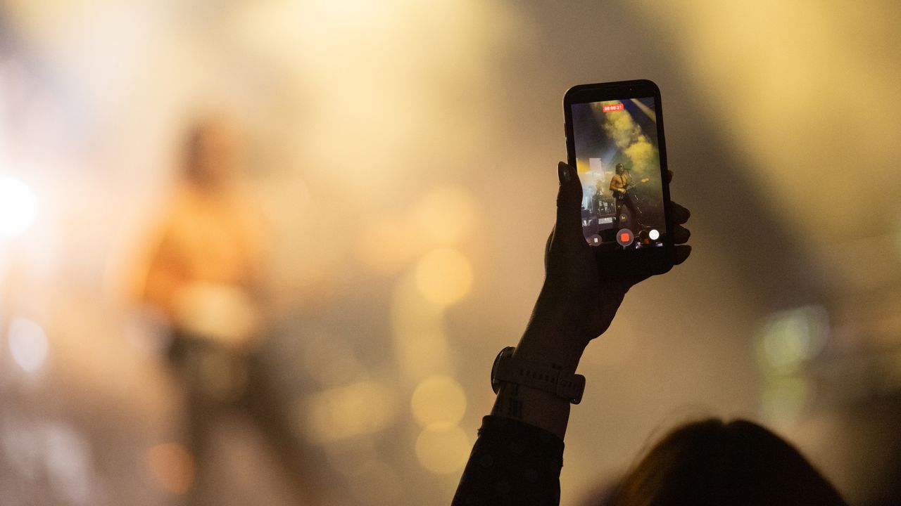 Phoebe Bridgers has rekindled the phone-free gigs debate again I fully support a ban and this poll shows most tech fans do too 2 wGF4cgWpdt8z6eNbYpDngW 1280 80