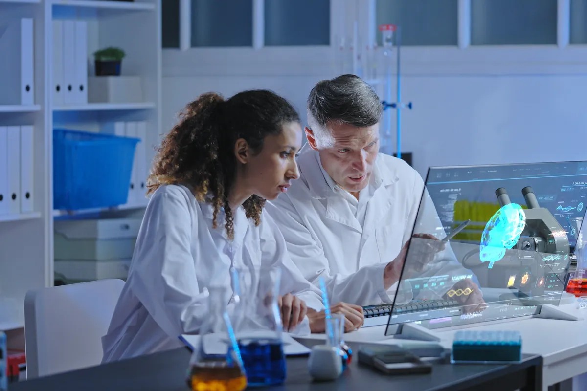 Brain health supplements shift from generic support to mechanism-driven cognitive solutions - Nutrition Insight 2 639184097133508228Two researchers in brain lab