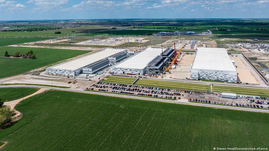 Google, Amazon emissions rise sharply, driven by AI boom 1 77473711 6